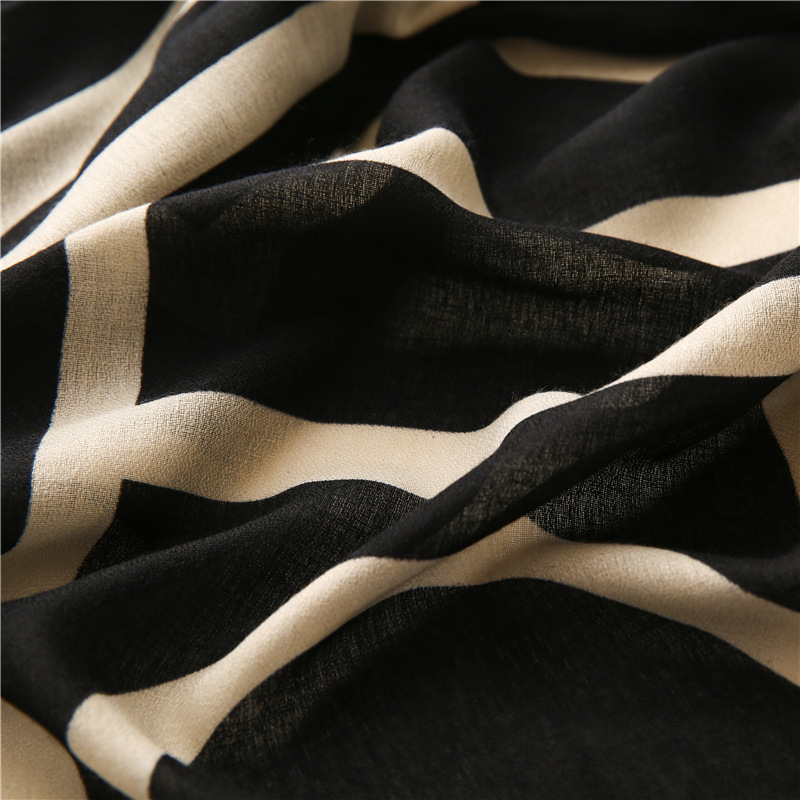 Spain Luxury Brand Black Beige - Tippet Line のレビューと価格