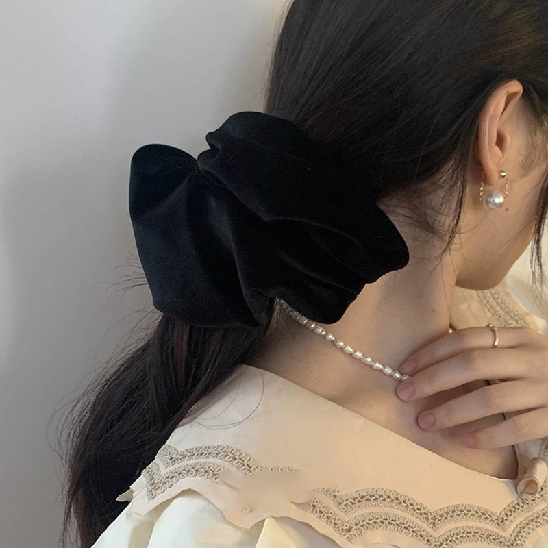 Oversize Black Velvet Scrunchi - Freshwater Line のレビューと価格
