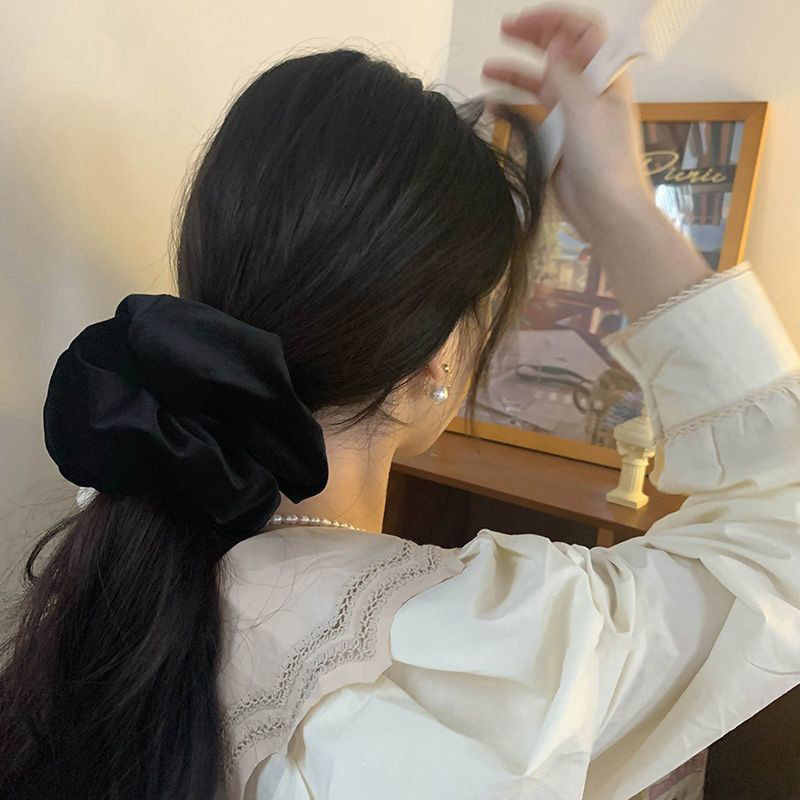 Oversize Black Velvet Scrunchi - Freshwater Line のレビューと価格
